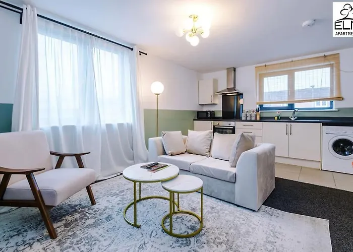 Cozy 1 Bedroom Apartment, Prime Location , Free Parking