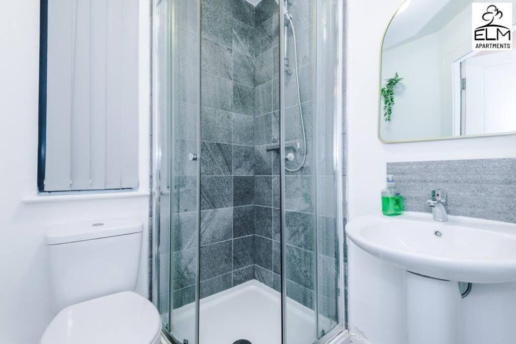 Cozy 1 Bedroom Apartment, Prime Location , Free Parking Apartamento Mánchester