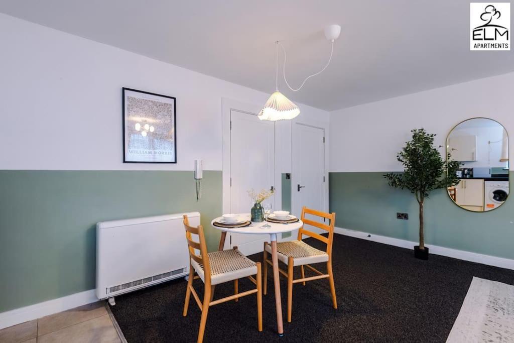 Cozy 1 Bedroom Apartment, Prime Location , Free Parking Apartamento *