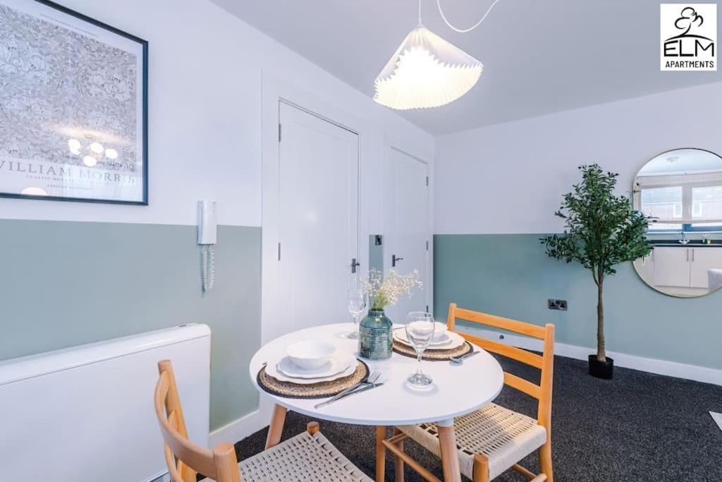Cozy 1 Bedroom Apartment, Prime Location , Free Parking Apartamento